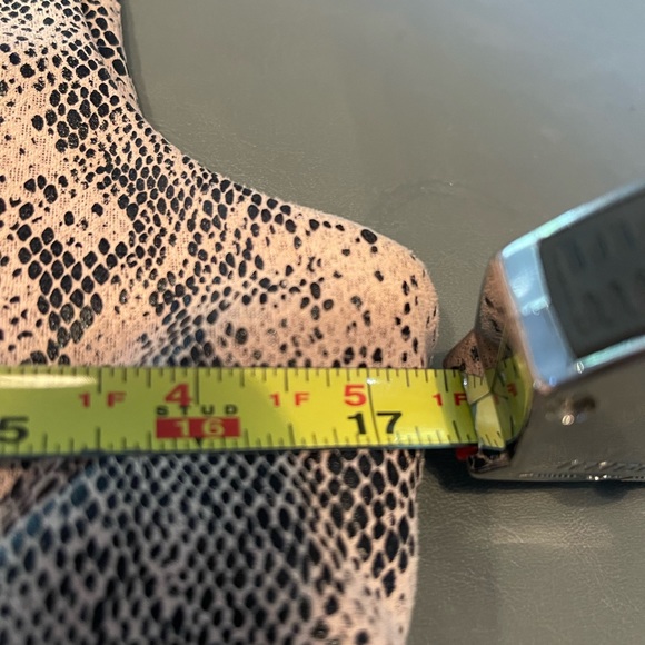 Snake print dress brand Emma & Michele size 8 colors black and off white. - Picture 7 of 7